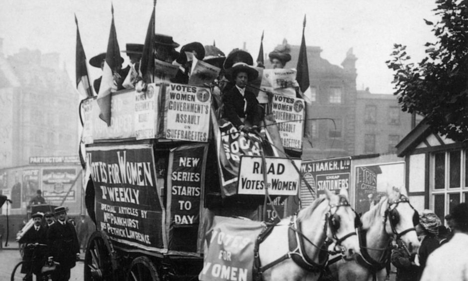 Suffragettes advertising the new issue of The Suffragette Weekly Votes For Women by omnibus through the streets of London In 1909.  Image: Granger/Shutterstock.