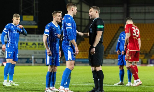 St Johnstone's Liam Gordon remonstrates with referee John Beaton after conceding a penalty against Aberdeen. Image: SNS.