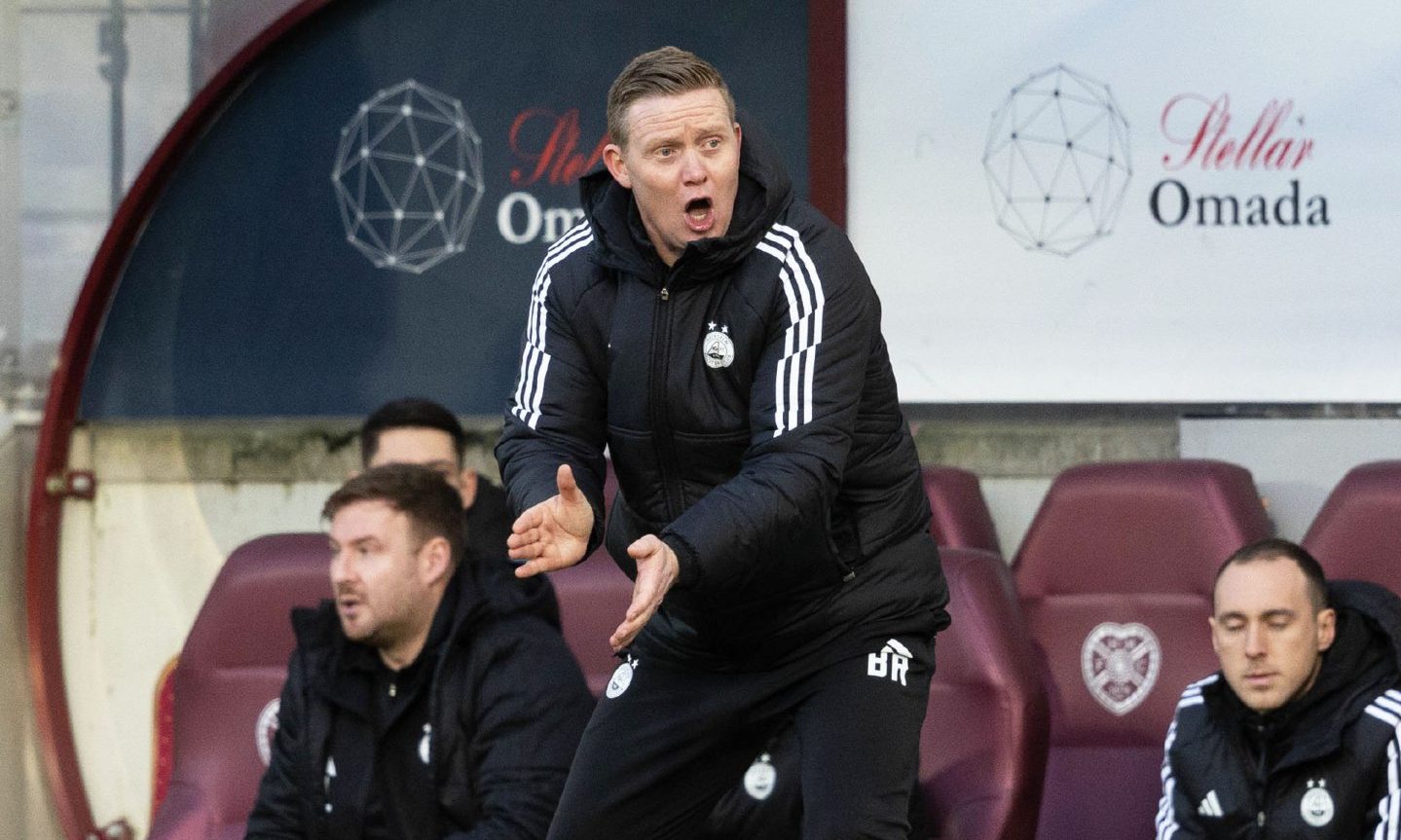 Aberdeen manager Barry Robson during the 2-0 Premiership loss to Hearts. Image: SNS