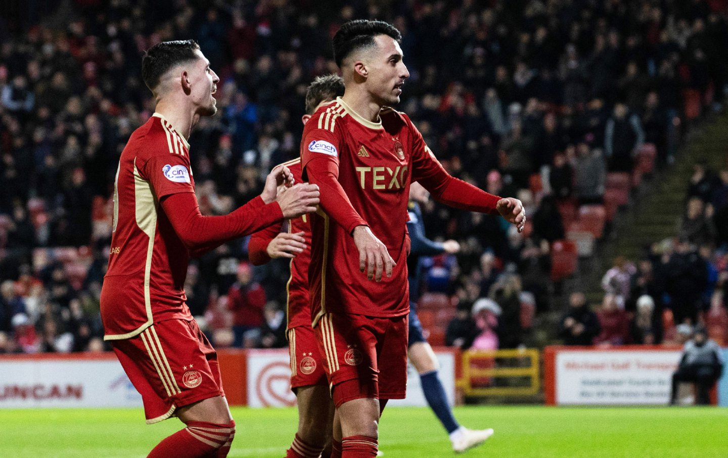 Aberdeen goal hero Bojan Miovski celebrates after scoring to make it 1-0 against Dundee at Pittodrie. Image: SNS