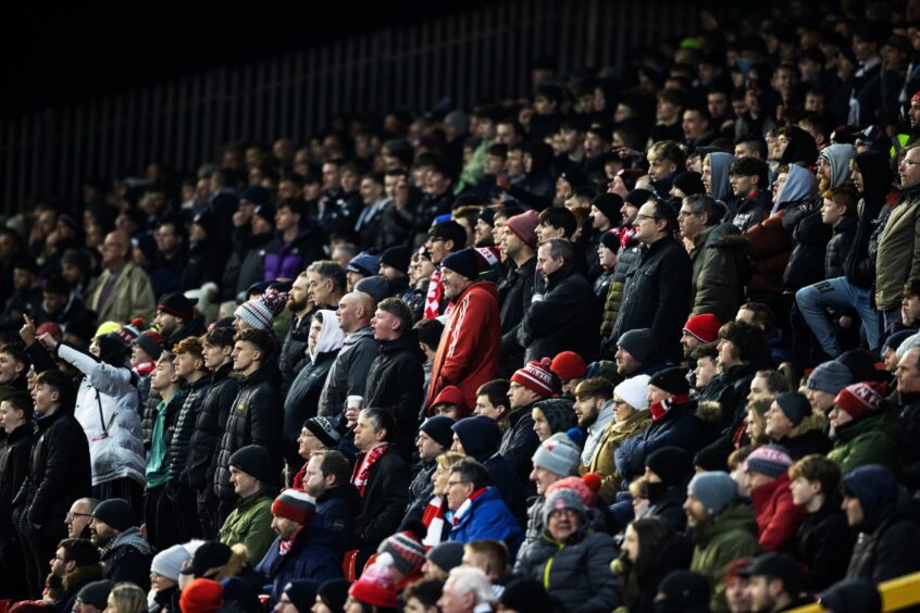Aberdeen fans during the 1-1 draw with Dundee. Image: SNS.