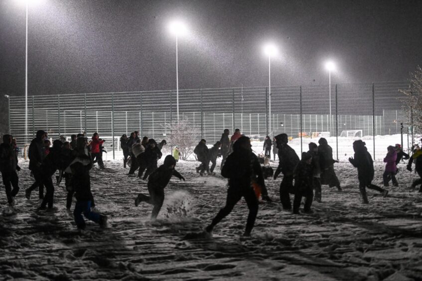 Inverurie snowball fight