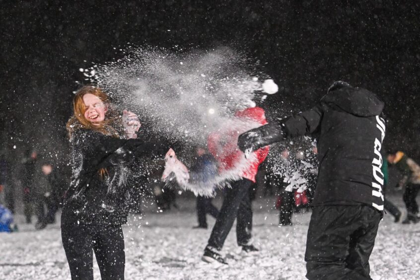Inverurie snowball fight.