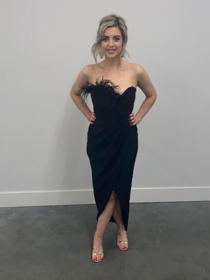 Samantha dressed in a tight-fitting black dress for a gala event in November 2022