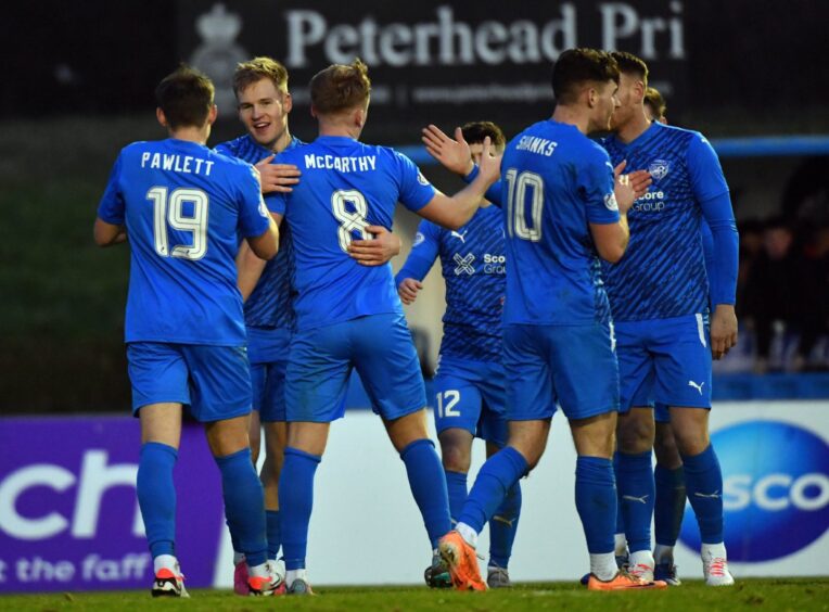 Peterhead celebrate Hamish Ritchie's winning goal against Stenhousemuir, which ended the League Two leaders' 12-game winning run. 