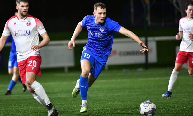 Aaron Reid in action for Peterhead during his loan spell from Aberdeen.