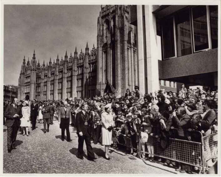 Crowds pack Broad Street to celebrate Queen Elizabeth II's Silver Jubilee in 1977. Image: DC Thomson