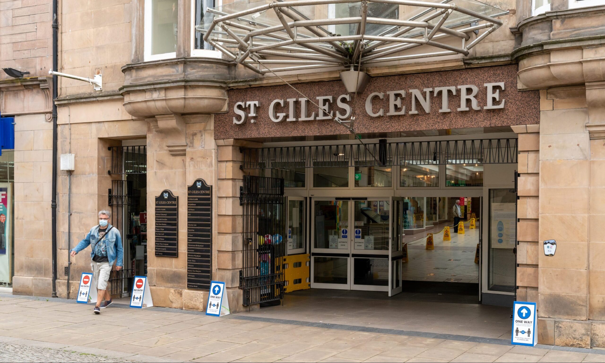 High Street entrance to the St Giles Centre.