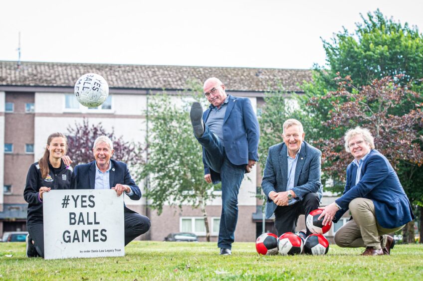 Europe-conquering Aberdeen captain Willie Miller gets work under way on the Tillydrone Cruyff Court to be named in his honour. Image: Wullie Marr/DC Thomson