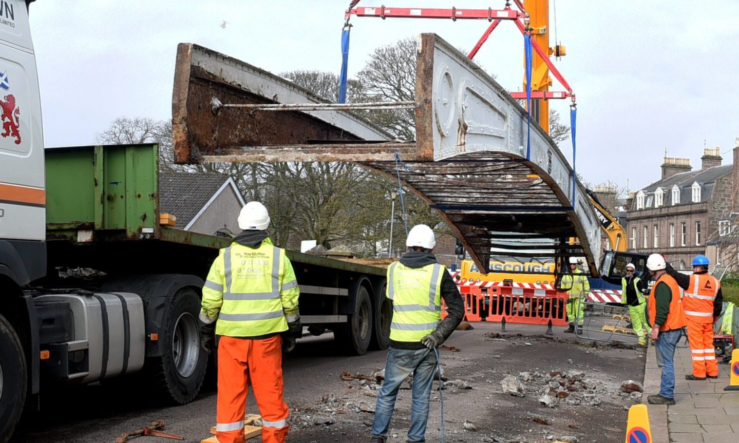 The bridge being moved onto the lorry