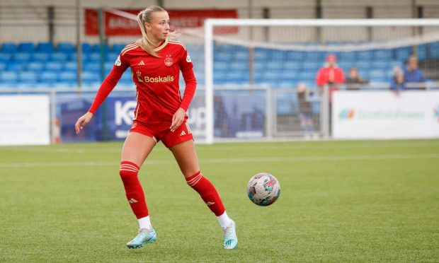 Hannah Innes in action for Aberdeen Women in a SWPL match against Glasgow City.