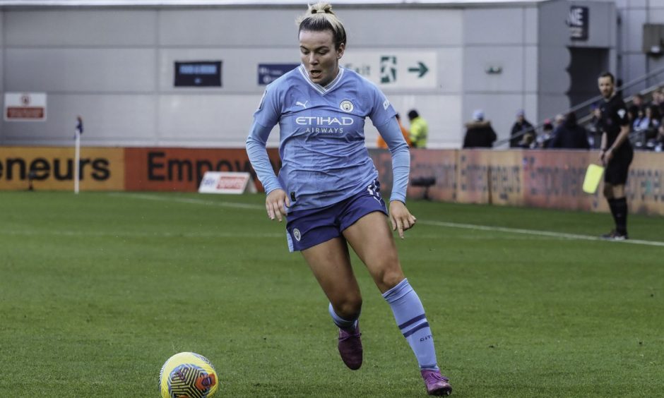 Lauren Hemp in action for Manchester City in the FA WSL.