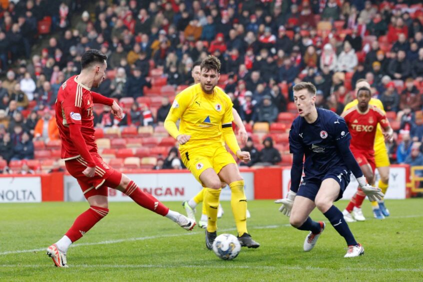 Bojan Miovski of Aberdeen scores to make it 1-0 against Bonnyrigg Rose in the Scottish Cup. Image: Shutterstock.