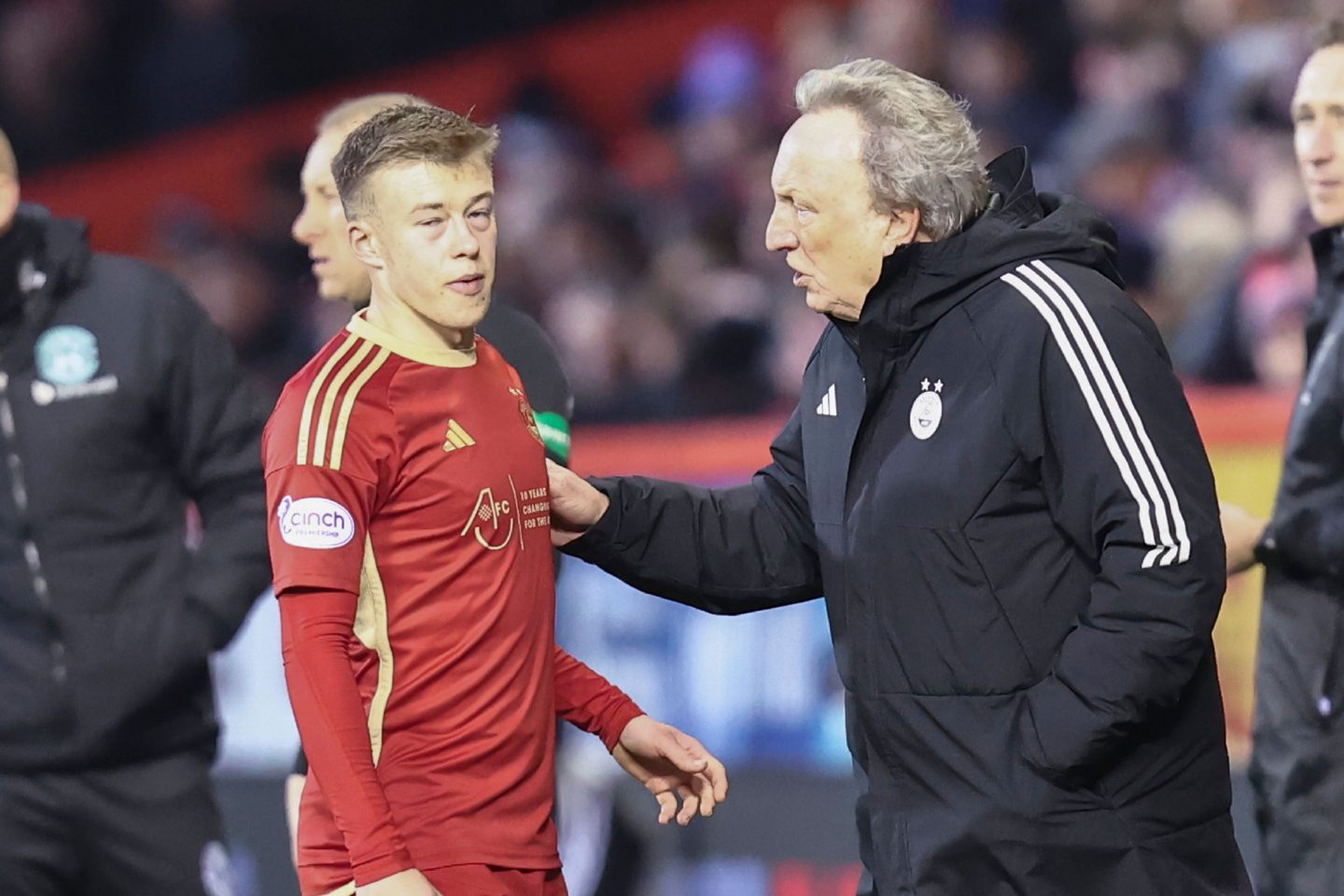 Aberdeen manager talks with Connor Barron in the 2-0 loss at Kilmarnock. Image: Shutterstock 