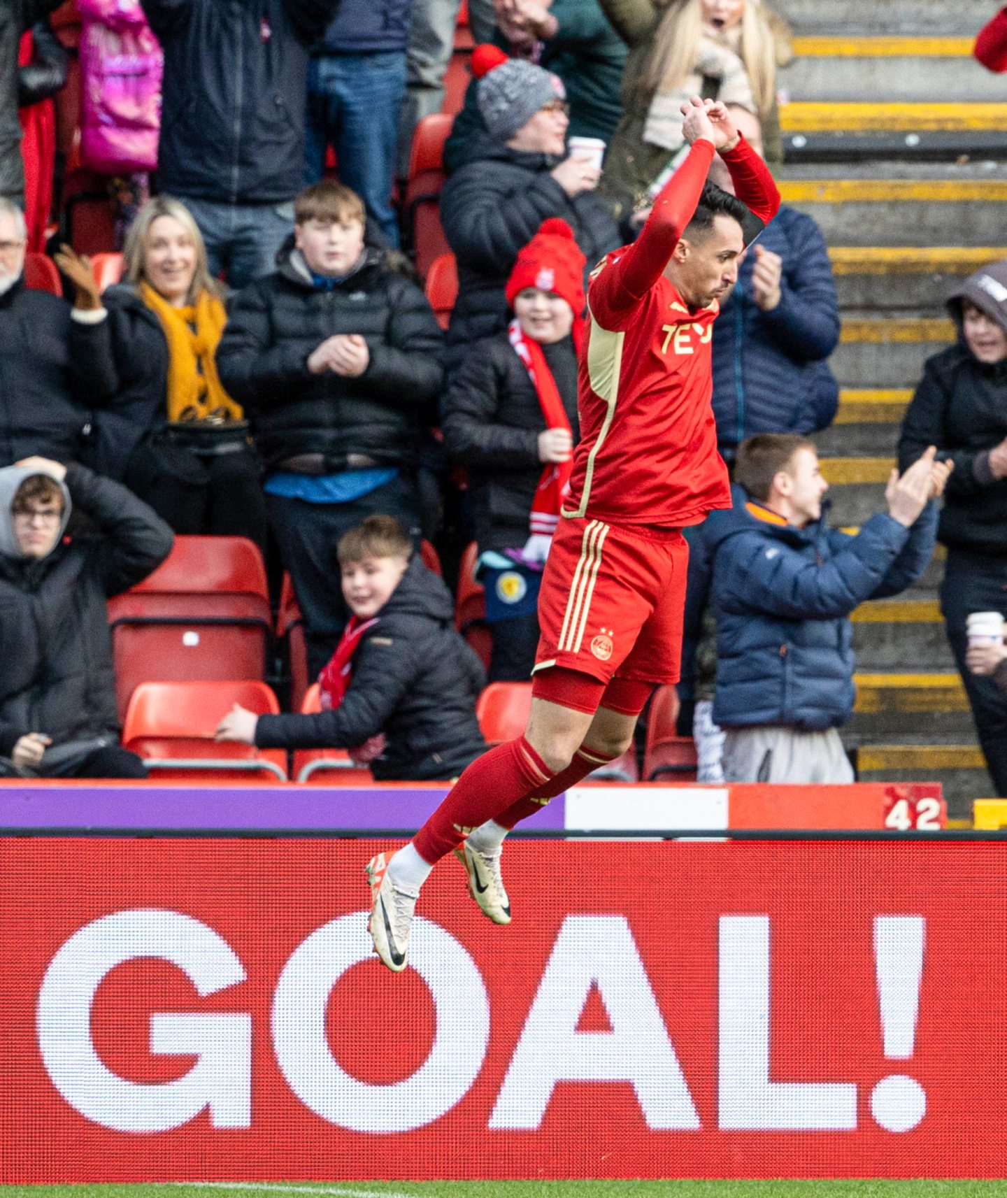 Aberdeen's Bojan Miovski celebrates as he scores to make it 1-0 against Celtic at Pittodrie. Image: SNS