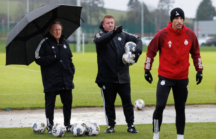 Aberdeen manager Neil Warnock and assistant Ronnie Jepson. Image: SNS.