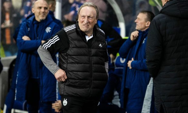 Aberdeen boss Neil Warnock during the loss to Rangers. Image: SNS.