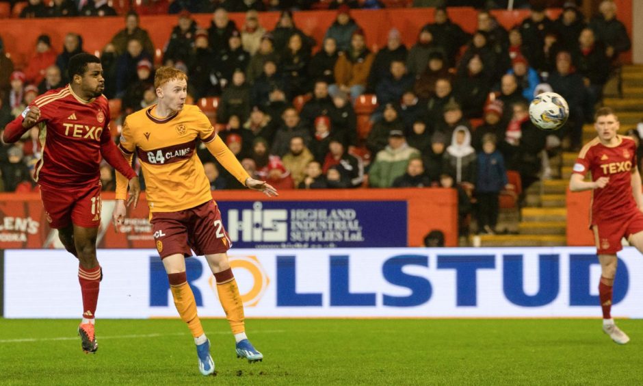 Aberdeen's Duk scores to make it 3-3 against Motherwell. Image: SNS.