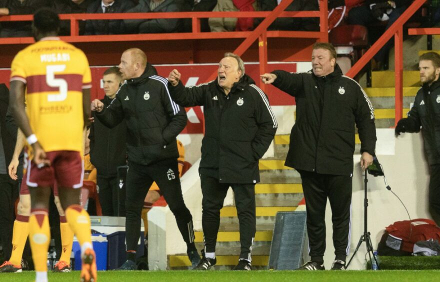 Aberdeen boss Neil Warnock during the 3-3 Premiership draw with Motherwell. Image: SNS.