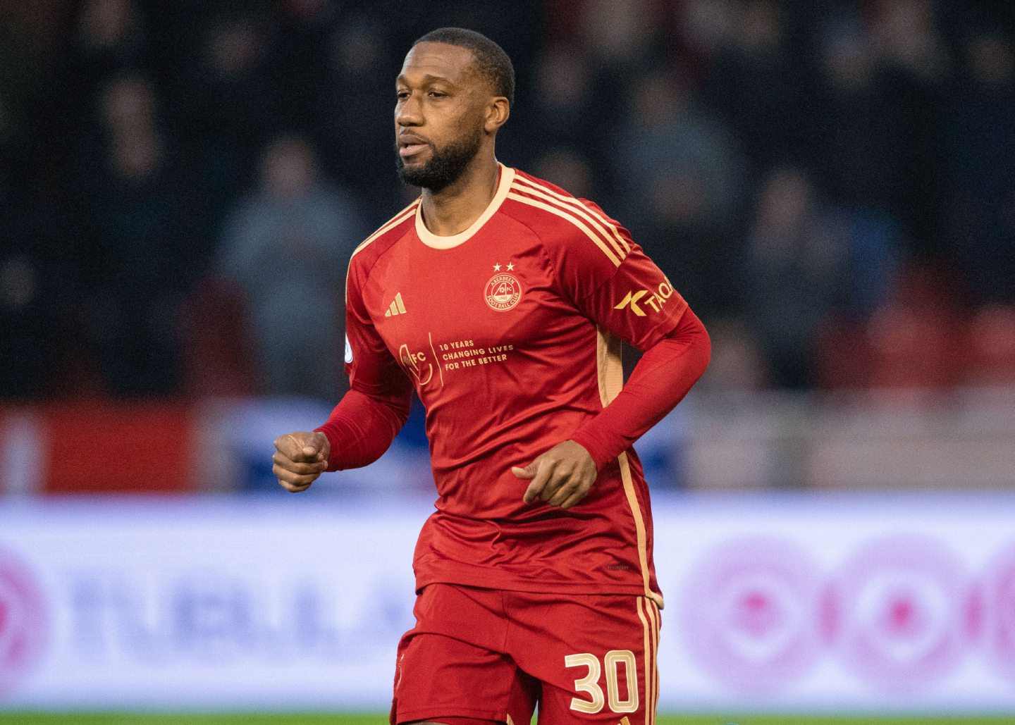 Aberdeen's Junior Hoilett makes his debut during the 2-2 draw with Hibs.