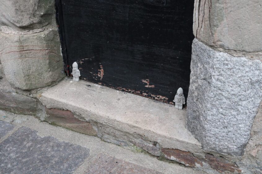 Two figures on a step in Aberdeen