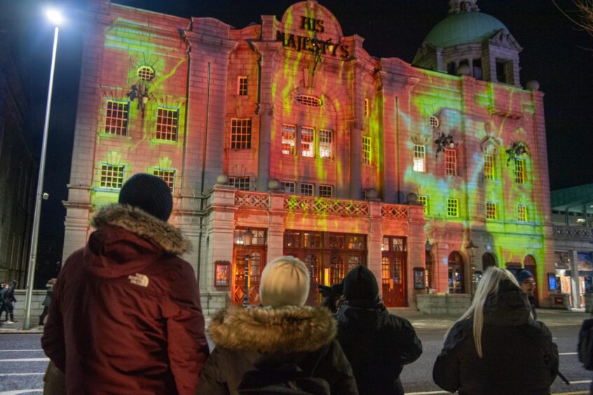 Light projections on HMT for Spectra