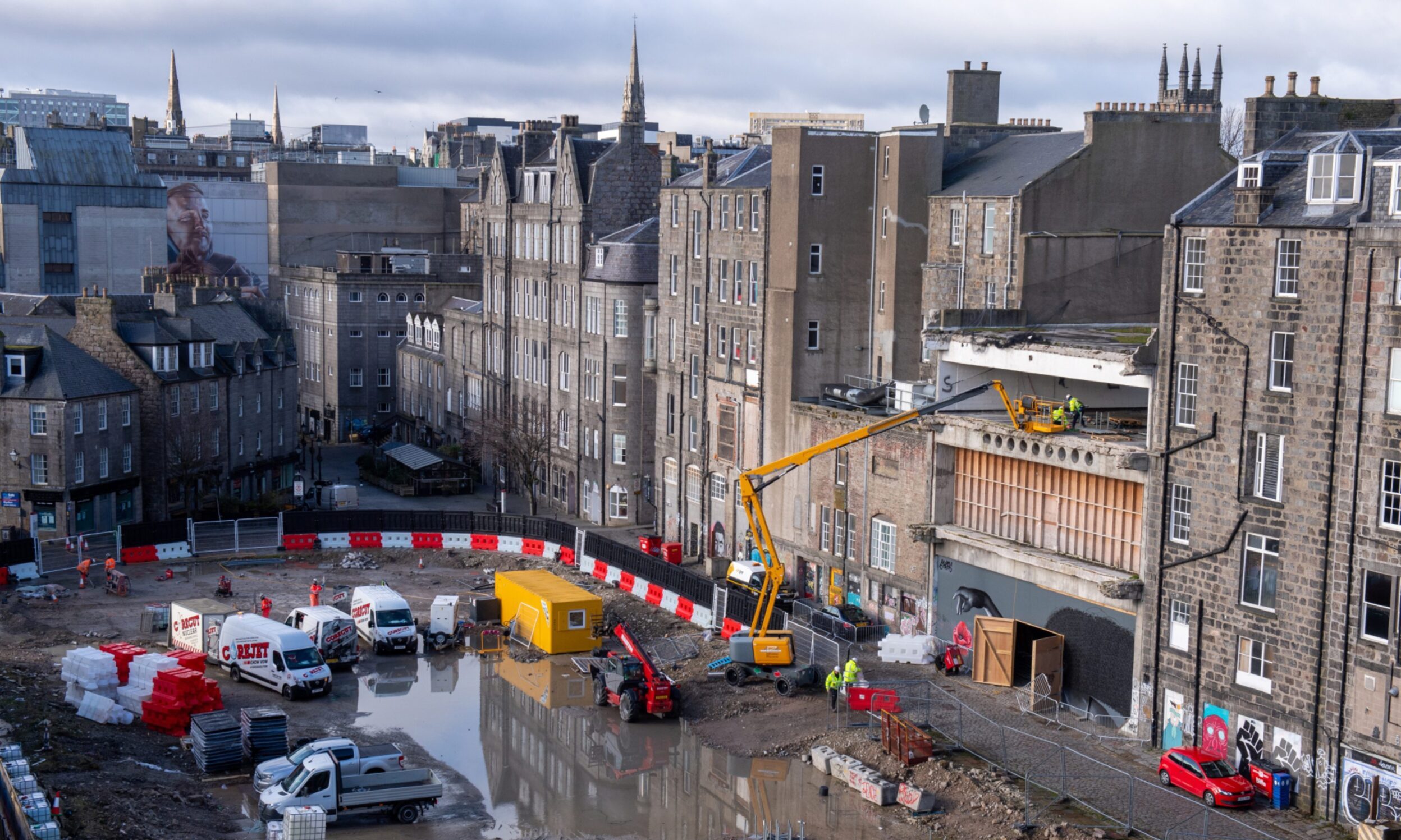 Images reveal demolition work at the old Aberdeen BHS getting under way.