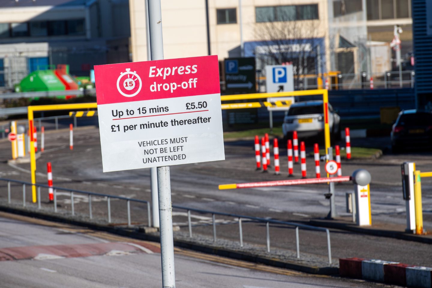 Express drop-off sign at Aberdeen Airport.