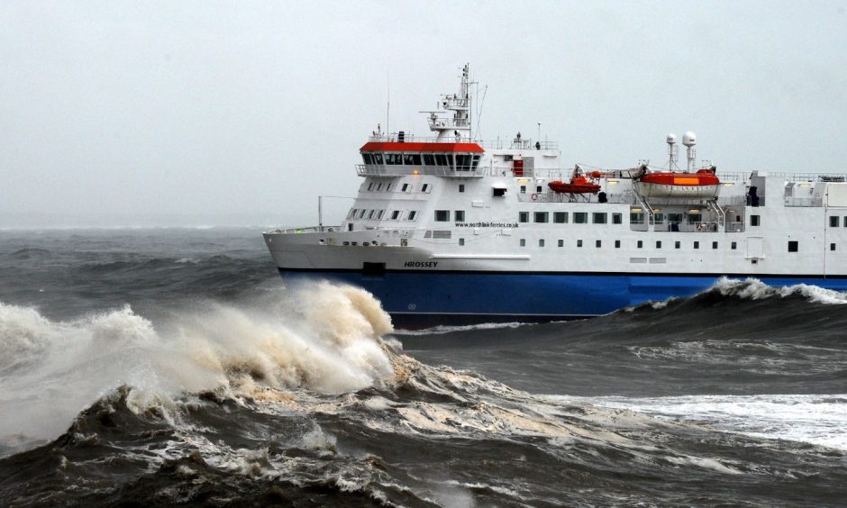 NorthLink Ferry battles stong waves coming into Aberdeen.