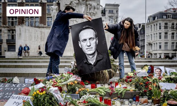 People gather on Dam Square to hold a vigil for the deceased opposition leader Alexei Navalny. Navalny died in detention in Russia at the age of 47. President Vladimir Putin has lost one of his most outspoken critics with his death. Image: Hollandse Hoogte/Shutterstock