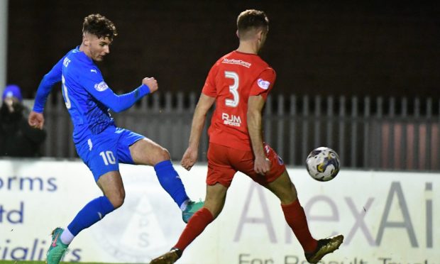 Kieran Shanks fires in a shot at goal for Peterhead in their goalless draw with Bonnyrigg Rose. Image: Duncan Brown