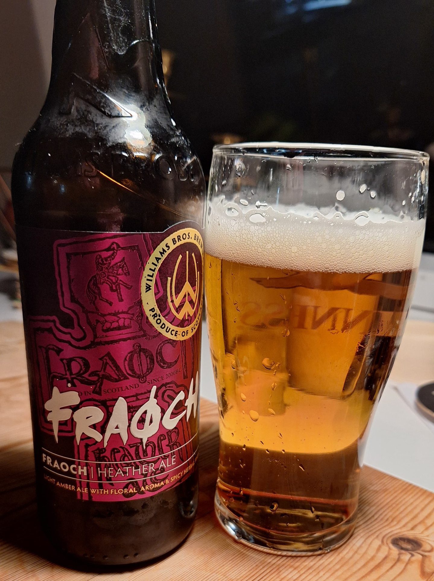 Fraoch beer poured out into a glass. 