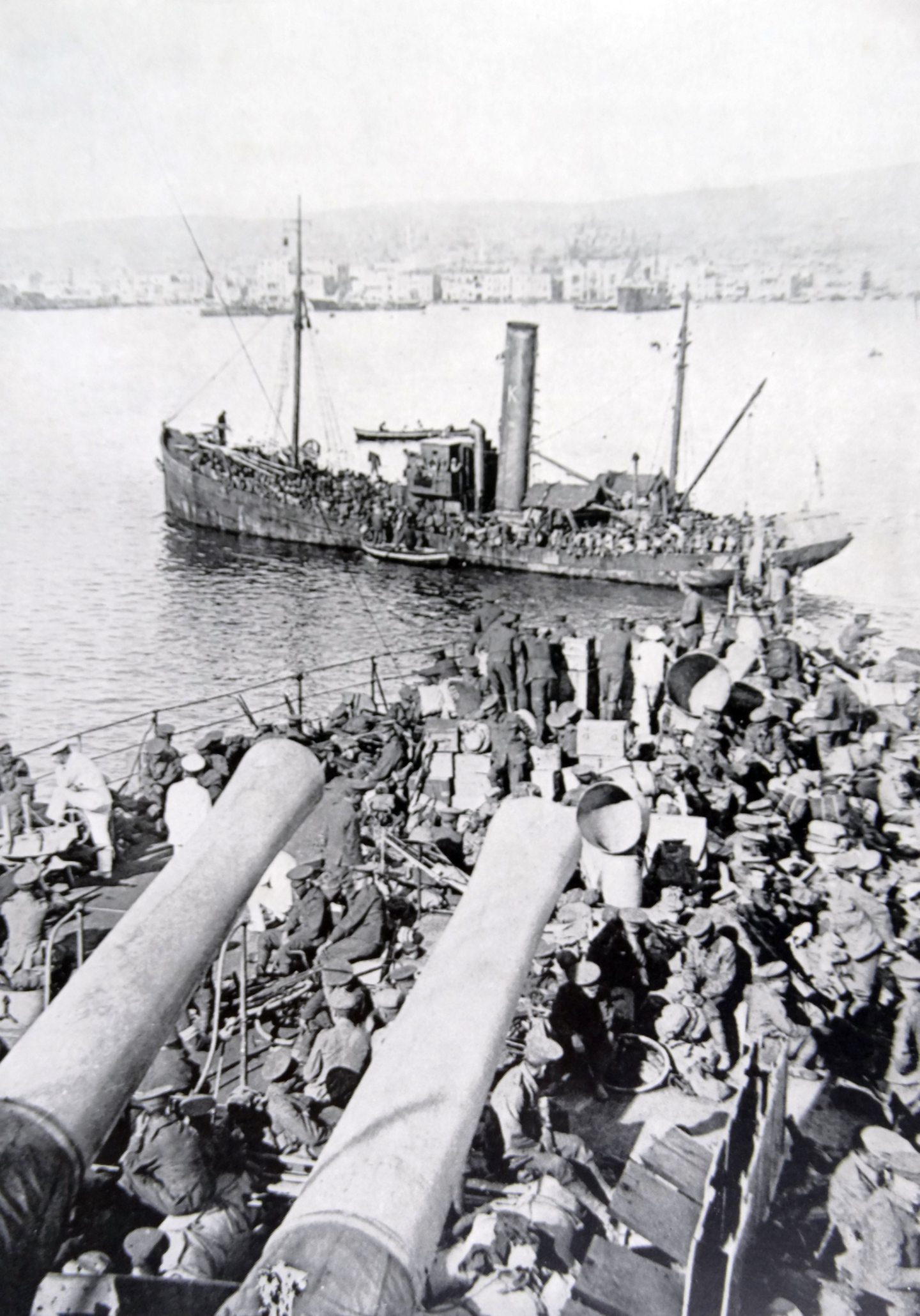 British soldiers evacuated from Gallipoli in 1915 are transferred to Salonika in Greece. 