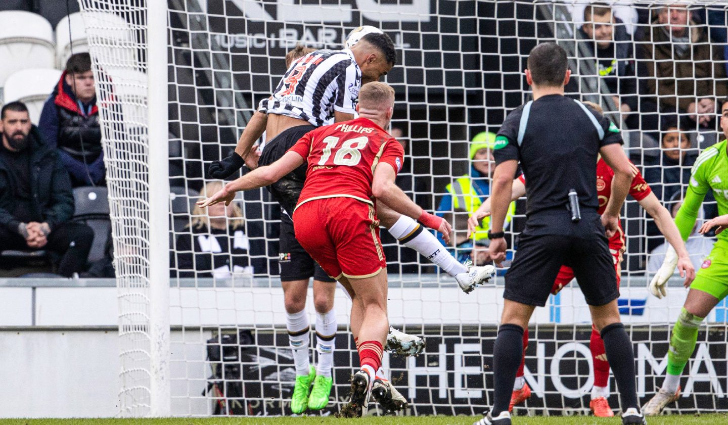 St Mirren's Mikael Mandron and Aberdeen's Killian Phillips in action. Image: SNS