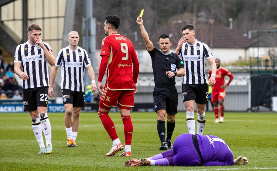 Aberdeen's Bojan Miovski is shown a yellow card. Image: SNS.