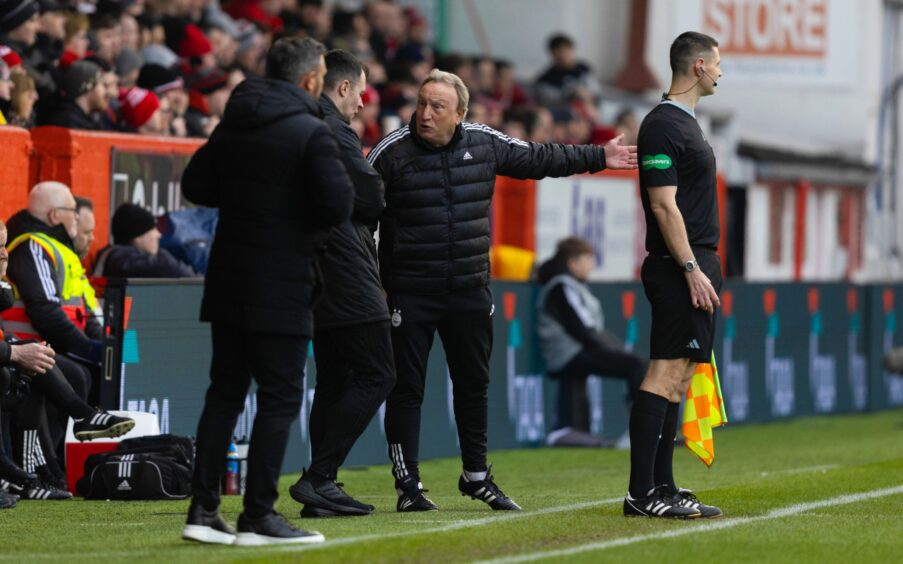 Aberdeen manager Neil Warnock during the Scottish Cup quarter-final match between Aberdeen and Kilmarnock at Pittodrie. Image: SNS.