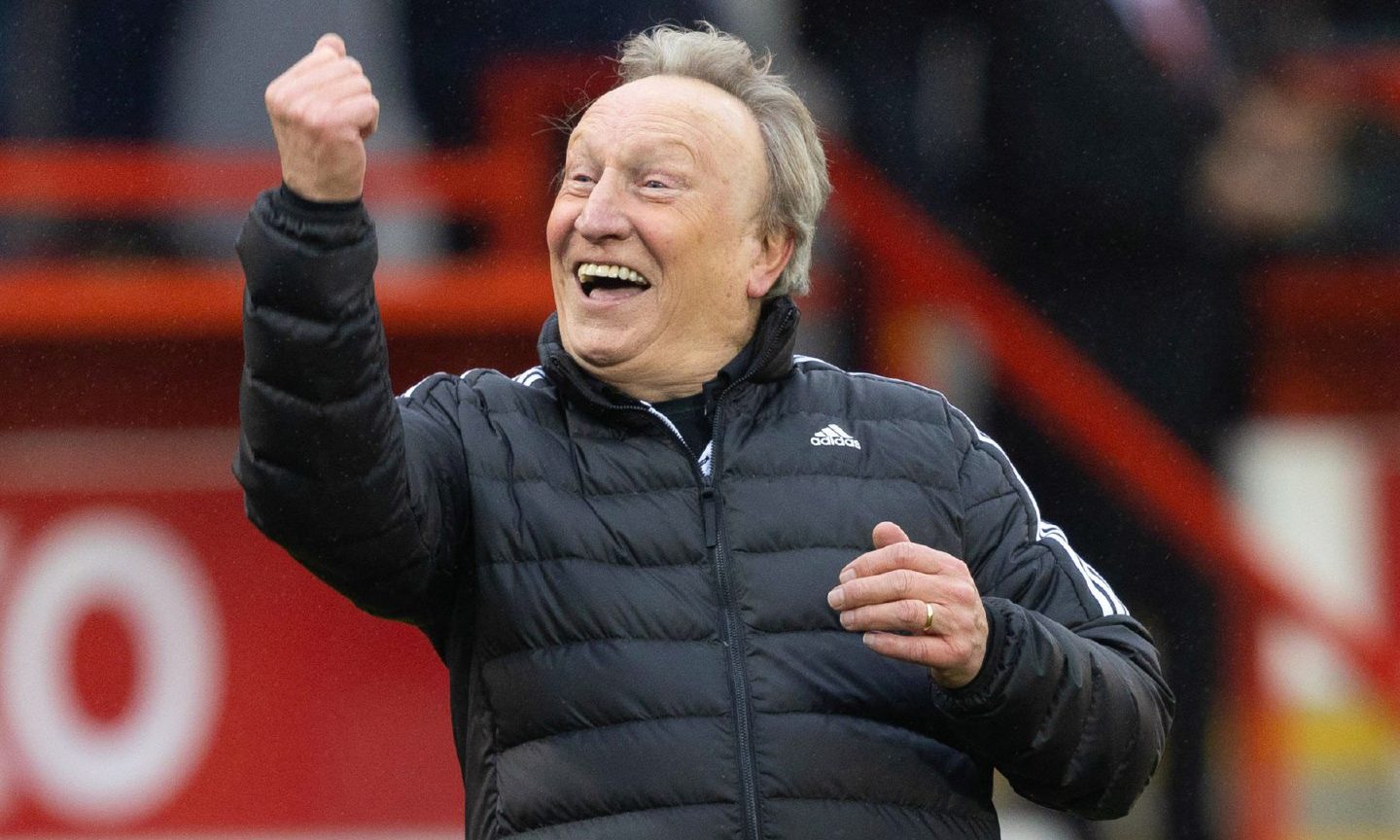 Neil Warnock celebrates at full-time after Aberdeen beat Kilmarnock in the Scottish Cup quarter-final. Image: SNS.