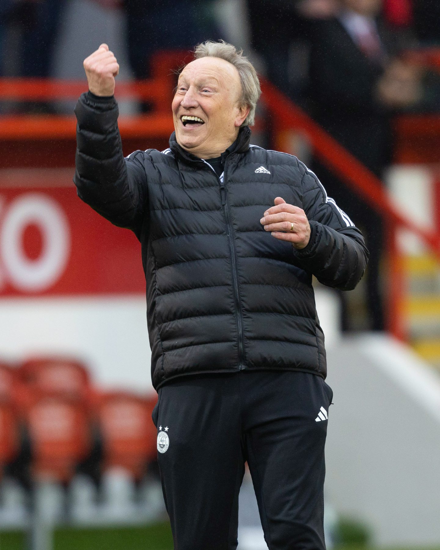 Neil Warnock celebrates at full time after Aberdeen beat Kilmarnock in the Scottish Cup quarter-final. Image: SNS 