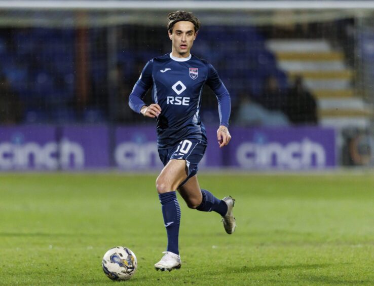 Yan Dhanda in action for Ross County.