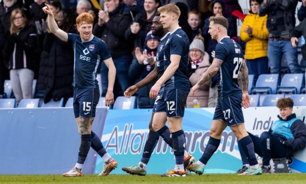Ross County's Simon Murray celebrates scoring to make it 2-0 against Hearts. Image: SNS.