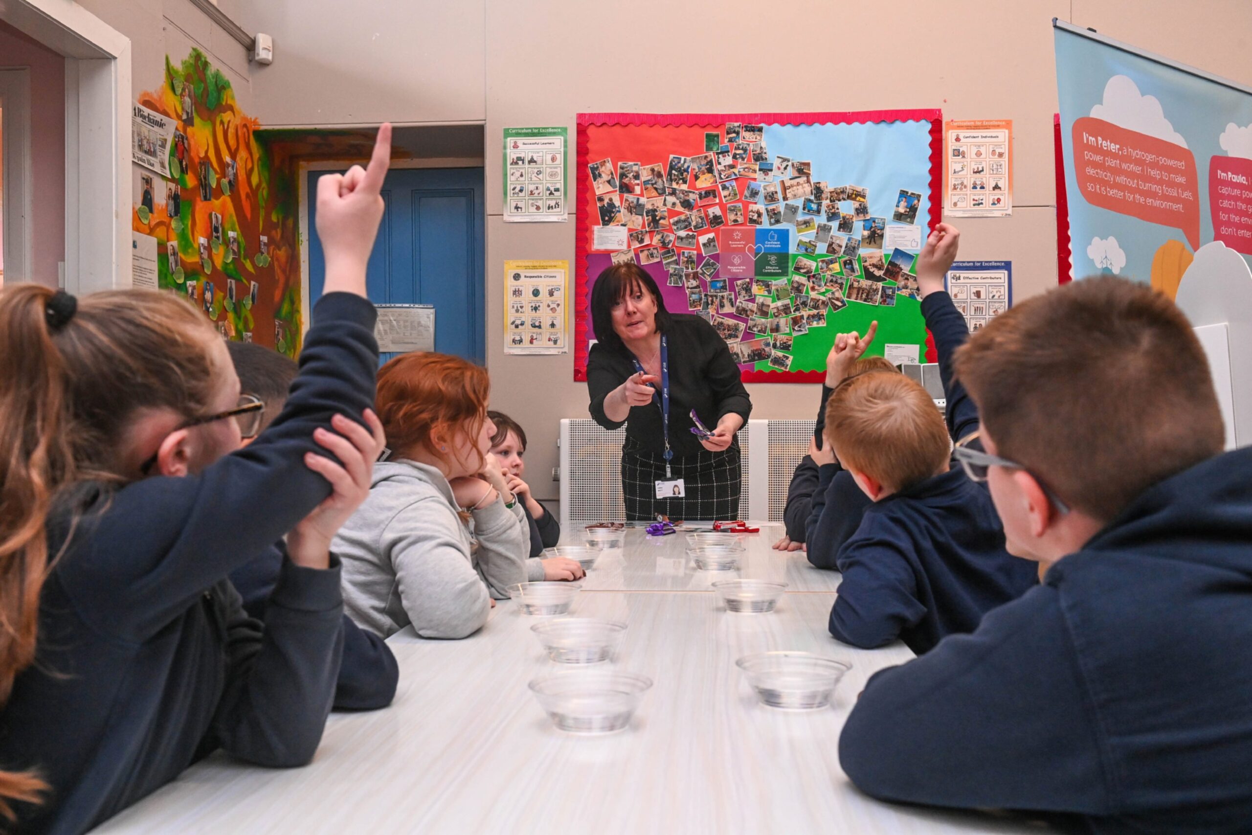 SSE Thermal community liaison officer Karen Watt explains the new technology to P4 and P5 pupils at Burnhaven School