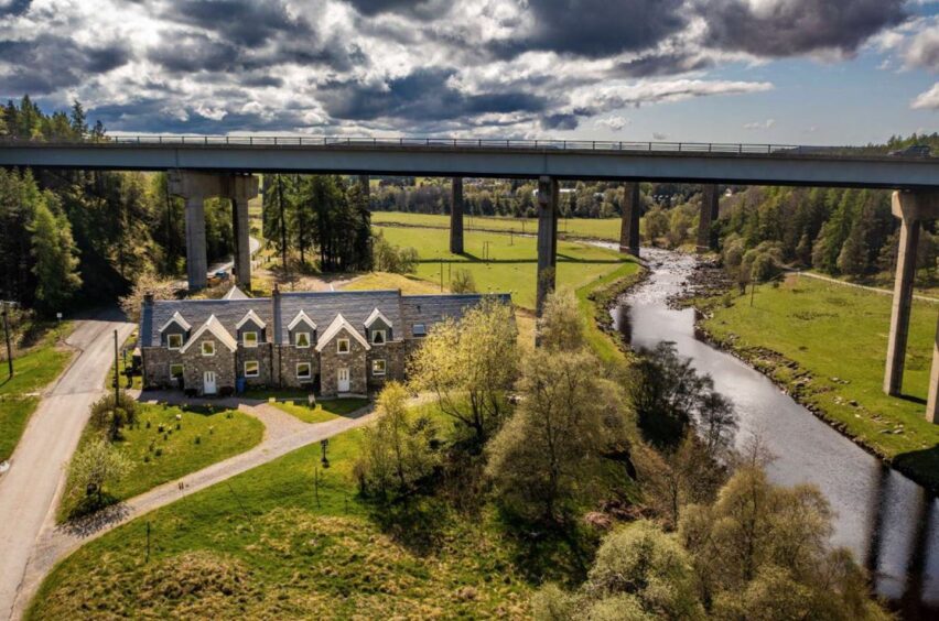 The home sits among a sea of green on the banks of the River Findhorn and a stones through away from the viaduct. 
