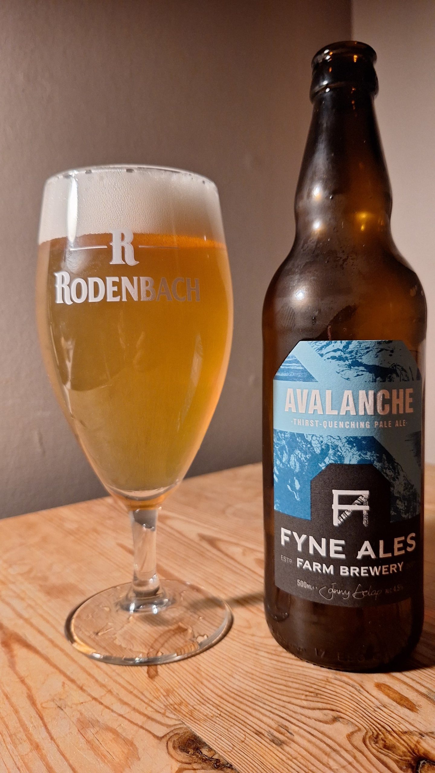 Avalanche from Fyne Ales poured out into a glass. 