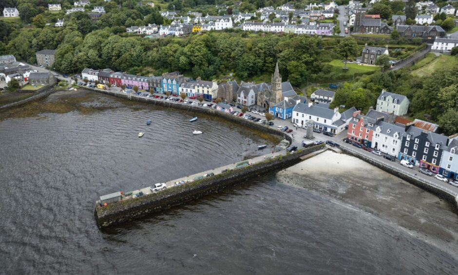 Tobermory scallop diver made threats in the harbour area