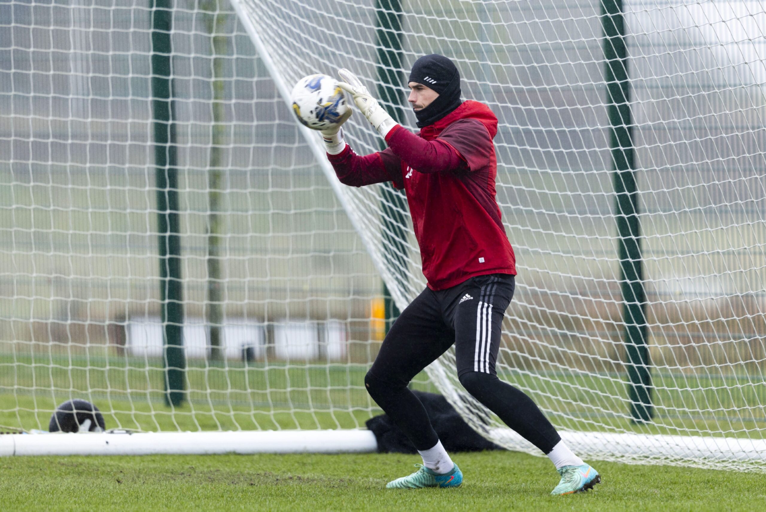 Keeper Kelle Roos during an Aberdeen training session at Cormack Park in preparation for the game at Livingston. Image: SNS 