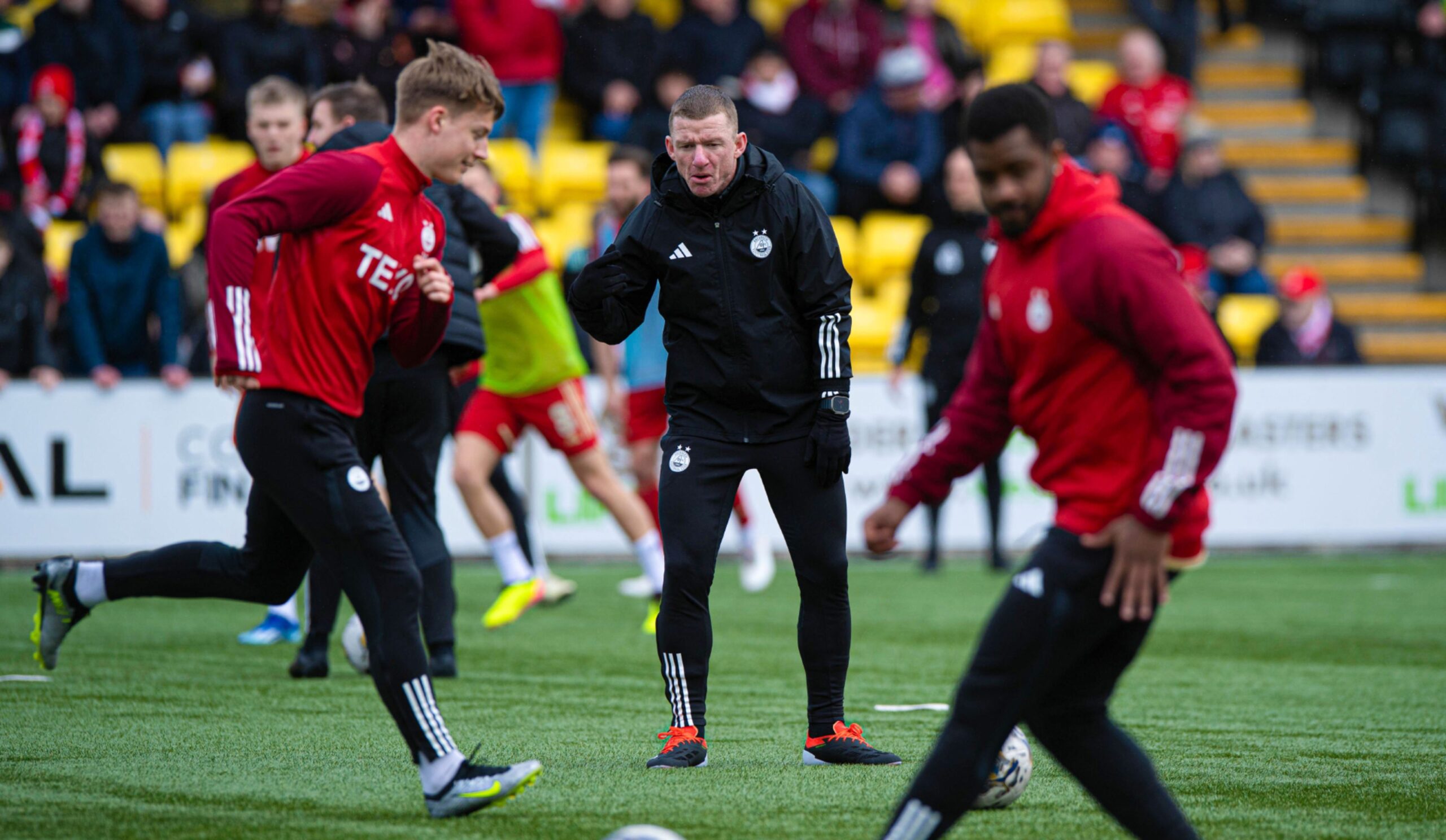 Aberdeen's Jonny Hayes coaching during warmups ahead of the league match at Livingston in April. Image: SNS 