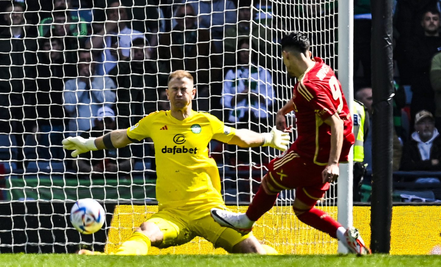 Aberdeen's Bojan Miovski scores to make it 1-0 against Celtic in the Scottish Cup semi-final. Image; SNS 