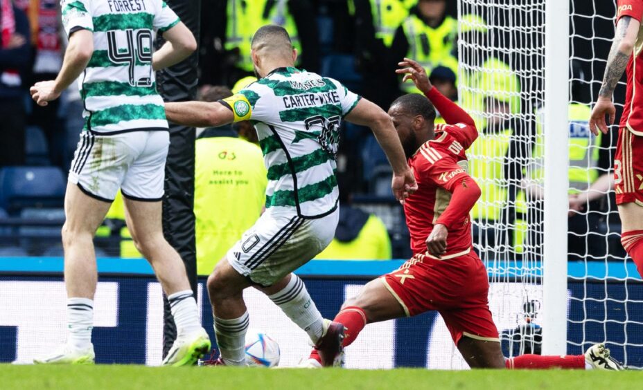 Aberdeen appeal for a penalty after Celtic's Cameron Carter-Vickers takes down Junior Hoilett. Image: SNS.