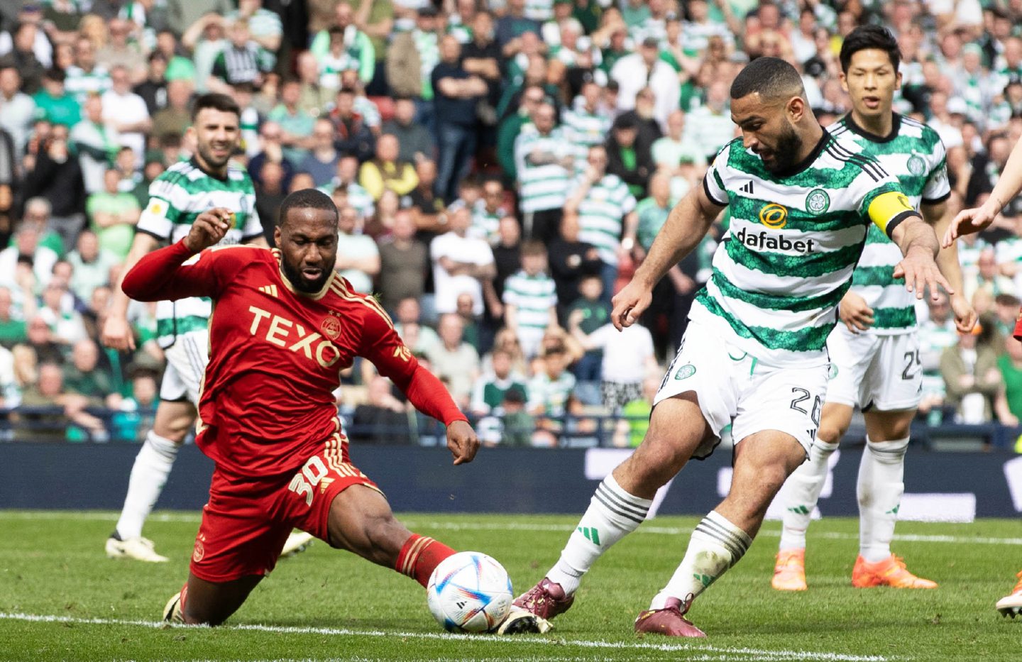 Aberdeen appeal for a penalty after Cameron Carter-Vickers fouls Junior Hoilett. Image: SNS.