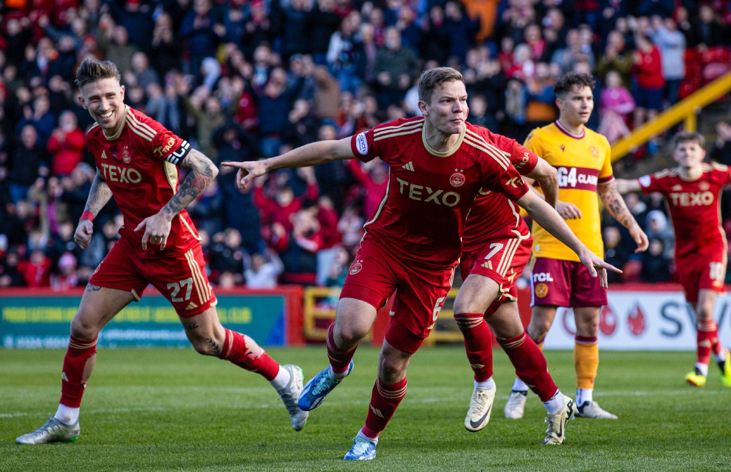  Aberdeen's Stefan Gartenmann celebrates as he scores to make it 1-0 against Motherwell at Pittodrie. Image: SNS 